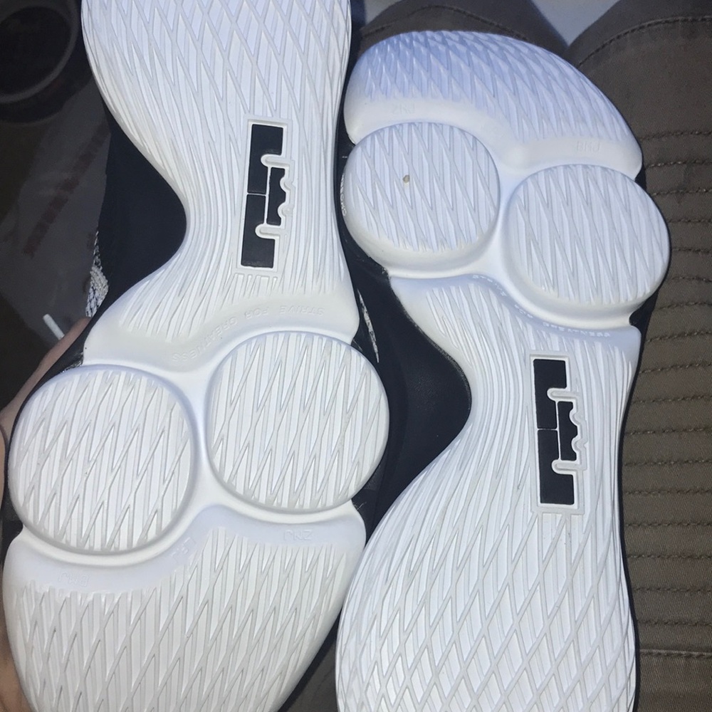 New lebron 4s never worn - Picture 5 of 5